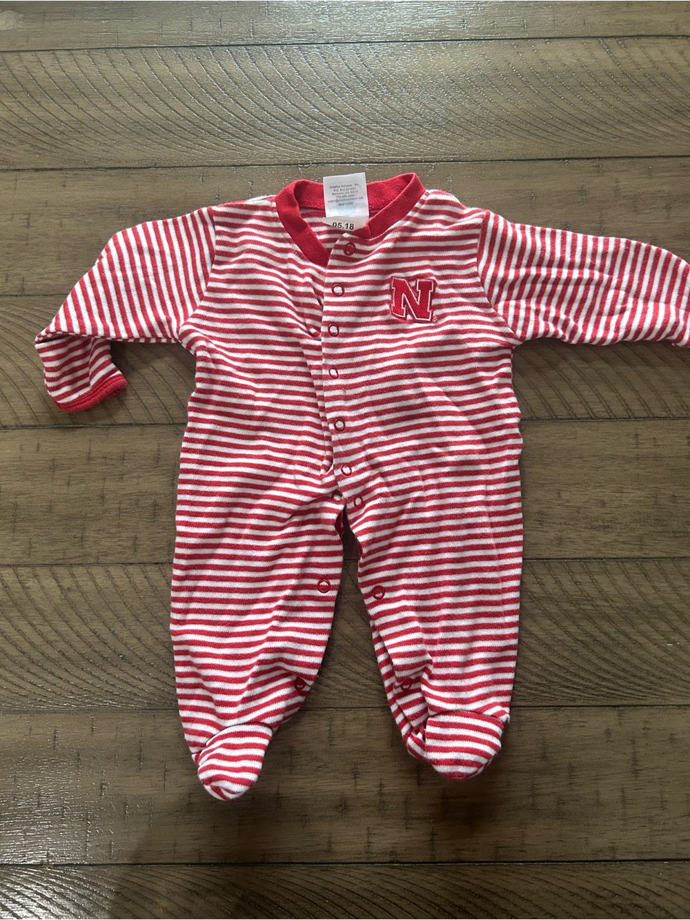 0-3M Nebraska Cornhuskers Striped Footie in Red & White l